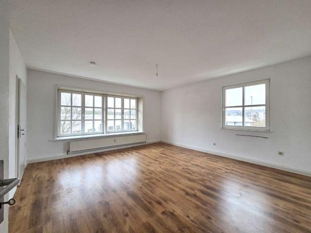 Ruhig gelegen & großzügig geschnitten – 4 Zimmer Wohnung mit Balkon und Garage