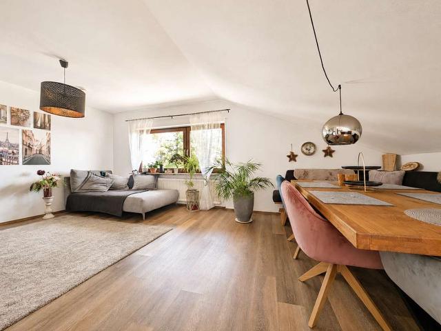 Ruhig gelegen, liebevoll modernisiert, nachhaltig aufgewertet – 3 Zimmer Wohnung als Kapitalanlage!