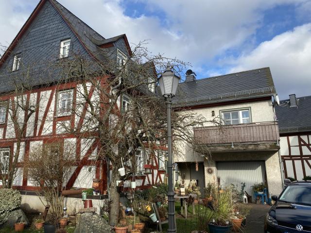 Ruhig gelegen und dennoch Mitten im Leben! 6 ZKB in Dillenburg Eibach zu vermieten