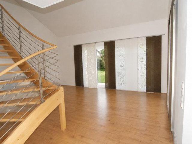 Ruhig gelegene 4 Zimmer Doppelhaushälfte mit Garten, 2 Terrassen und Carport