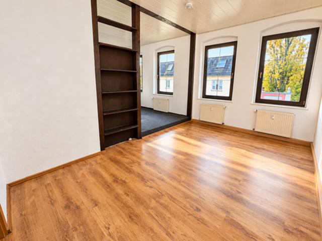 Ruhig gelegene 5 Zimmer Wohnung mit Wanne, Dusche & Balkon in Geraer Pforten