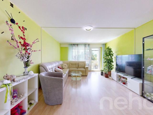 Ruhig gelegene 5 Zimmer Wohnung mit Balkon und Tiefgaragenplatz