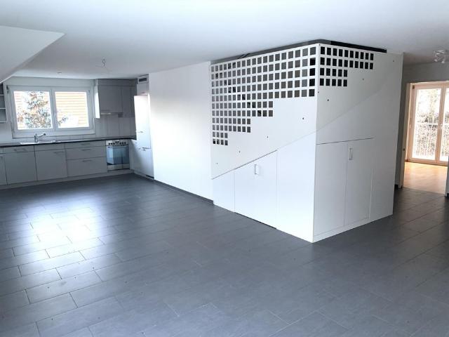 Ruhig gelegene 5.5 Zimmer Maisonette Wohnung in Bahnhof Nähe