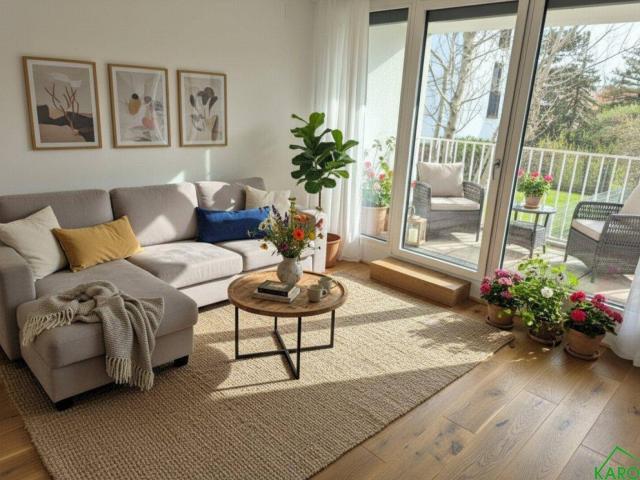 Ruhig gelegene 2 Zimmer Wohnung mit Loggia, Einbauküche & Garage!