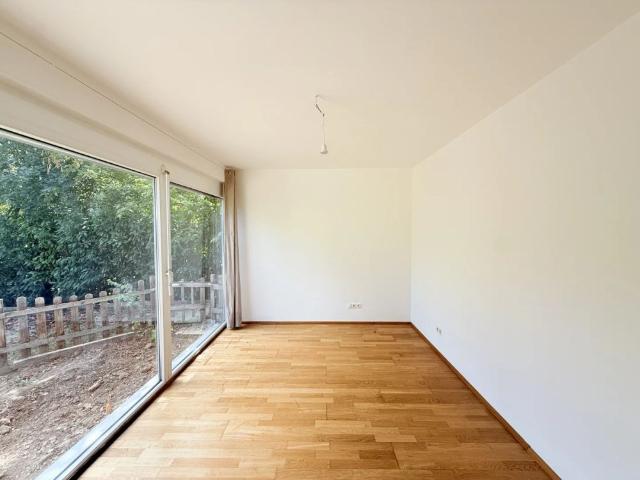 Ruhig gelegene 2 Zimmer Garten Wohnung mit großem Garten und Küche inkl