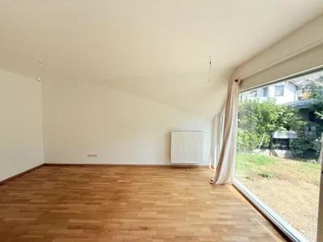 Ruhig gelegene 2 Zimmer Garten Wohnung mit großem Garten und Küche inkl
