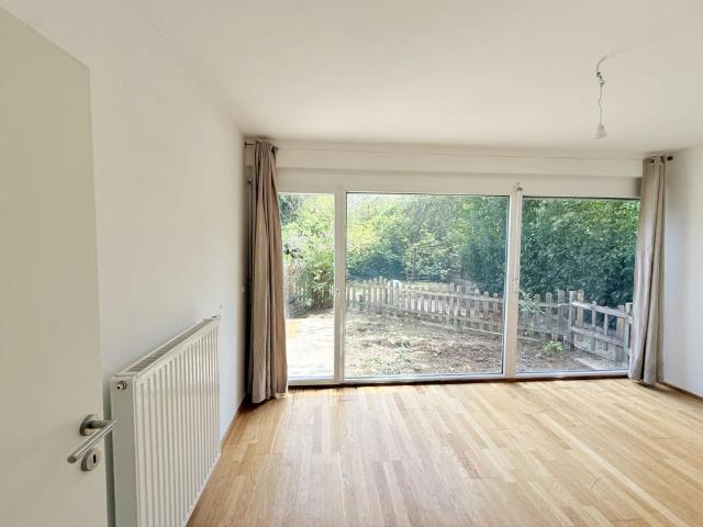 Ruhig gelegene 2 Zimmer Garten Wohnung mit großem Garten und Küche inkl