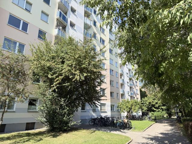 Ruhig gelegene 2,5 Zi. Wohnung im Hochparterre in München Bogenhausen