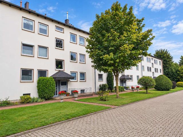 ruhig gelegene 3 Zi Wohnung mit Balkon und Garage