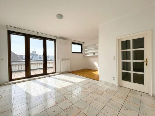 Ruhig gelegene 3 Zimmer Wohnung mit 40m² Terrasse im 9. Liftstock!