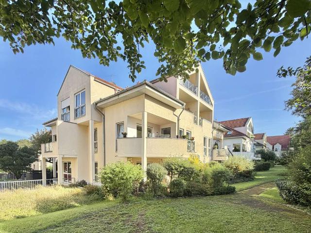 Ruhig gelegene 3,5 Zimmer Dachgeschosswohnung mit Balkon im schönen Bühlau