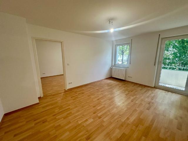 Ruhig gelegener Wohntraum mit Balkon und Gartenblick in München – Weißenseestraße