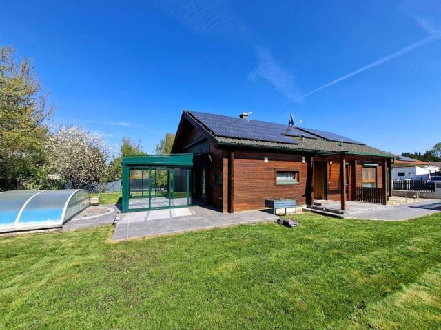 ruhig gelegenes, voll unterkellertes Einfamilienhaus mit Pool, Wintergarten, Wärmepumpe, Photovoltaik, Klimaanlage, Glasfaseranschluß uvm