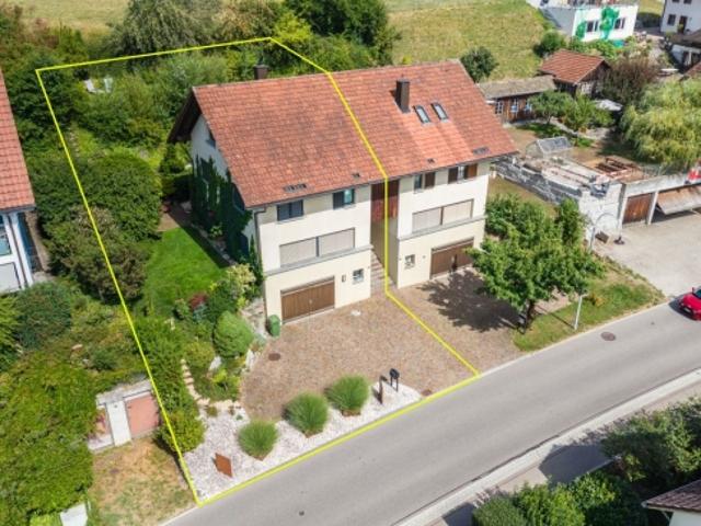 Ruhig gelegenes 4.5 Zimmer Doppeleinfamilienhaus mit Ausbaupotenzial!