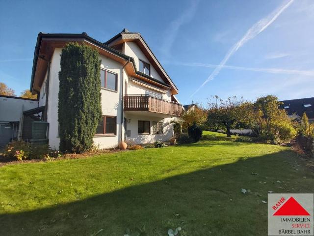 Ruhig gelegenes Einfamilienhaus mit Einliegerwohnung sucht Sie!