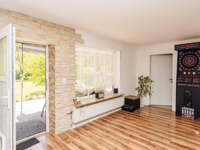 Ruhig gelegenes Einfamilienhaus mit herrlichem Ausblick ins Grüne! Luftwärmepumpe und PV Anlage!