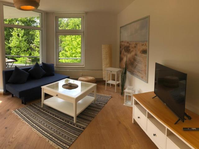 Ruhig, hell, möbliert Apartment mit Balkon und Top Anbindung zwischen Adlershof und Flughafen BER