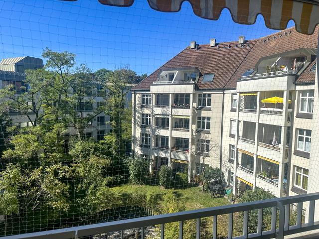 Ruhig & hell im Herzen Münchens: Wohnung mit West Loggia und Tiefgarage
