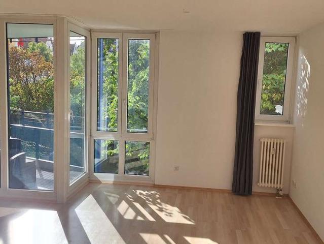 Ruhig im Rückgebäude: Helle Wohnung Erstbezug nach Renovierung, nagelneue Küche direkt an U Bahn