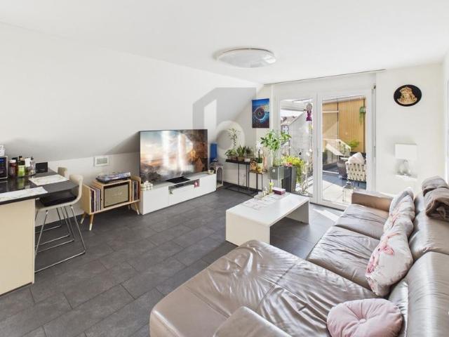 RUHIG MIT LIFT UND VERGLASTEM BALKON