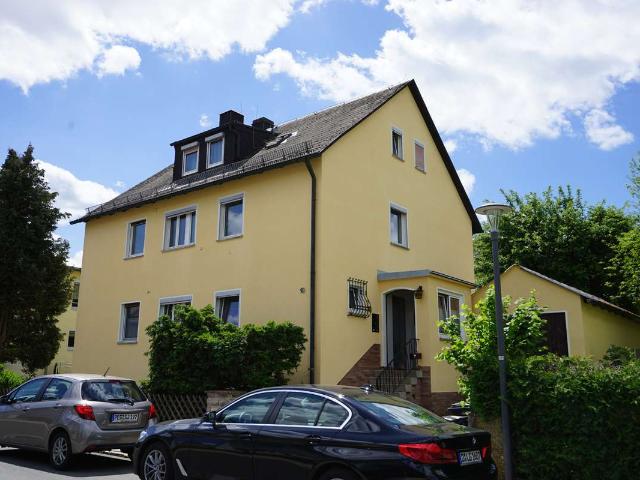 ruhige 3 Zimmerwohnung mit zusätzlichem Mansardenzimmer, Garage und Gartennutzung