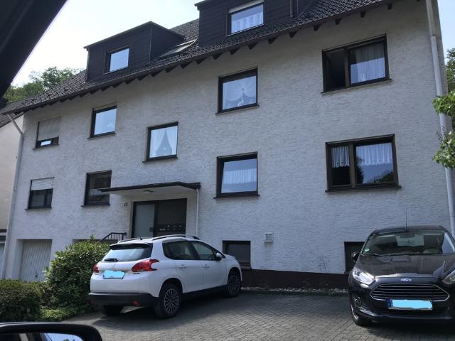 Ruhige 3 Zimmer Dachgeschoß Wohnung in ruhiger, grüner Lage mit Balkon