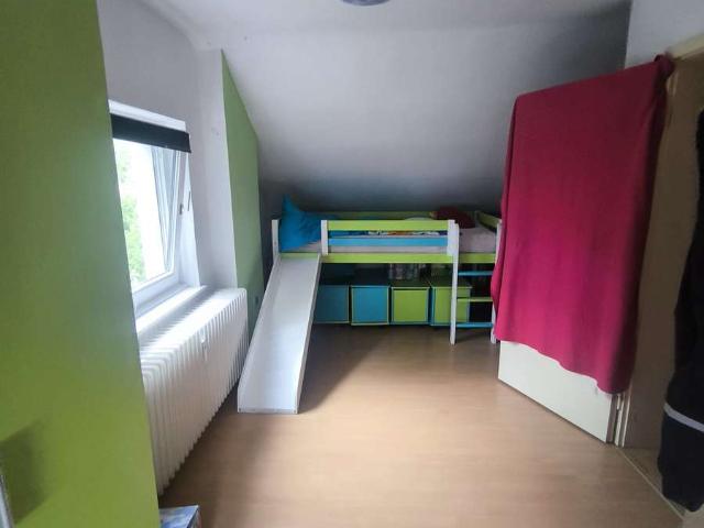 Ruhige 3 Zimmer Dachgeschosswohnung mit Stellplatz