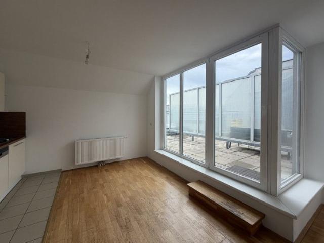 Ruhige 3 Zimmer Dachgeschosswohnung mit Terrasse I ab sofort
