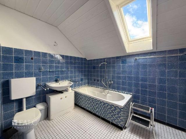 Ruhige 3 Zimmer DG Wohnung in gepflegtem Haus, ideal die ein entspanntes, ruhiges Wohnumfeld suchen!