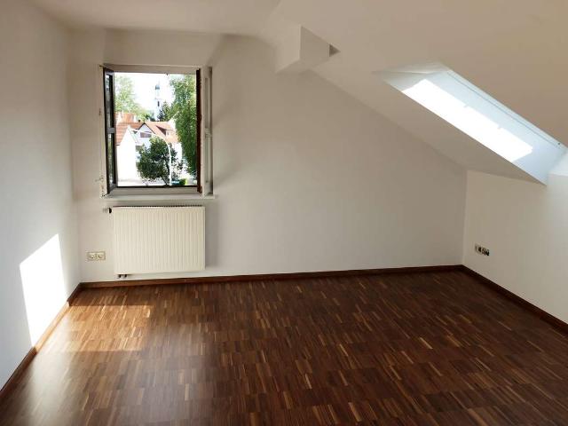 Ruhige 3 Zimmer DG Wohnung mit Einbauküche in Kfb. Oberbeuren