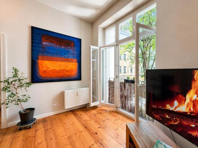 Ruhige 3 Zimmer mit offener Küche, Fensterbad + 2 Balkone