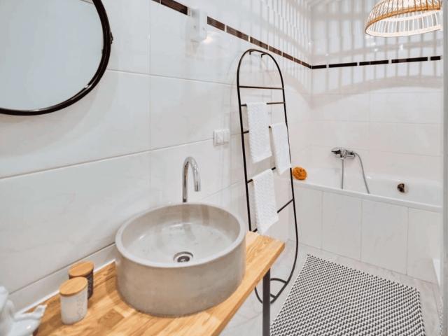 Ruhige 3 Zimmer Wohnung teilmöbliert neben Schloss Schönbrunn mit Loggia uns Garage optional