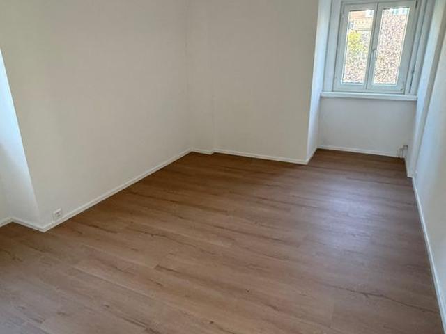 Ruhige 3½ Zimmer Wohnung mit Gartensitzplatz im Wesemlin neu renoviert