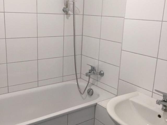 Ruhige 3 Zimmer Wohnung mit Wannenbad und Balkon