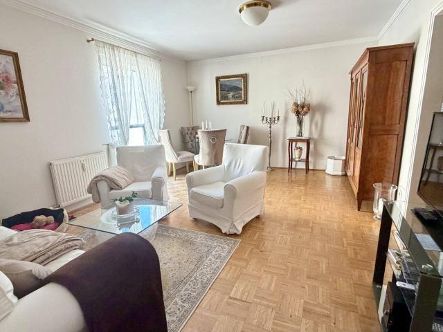 Ruhige 3 Zimmer Wohnung mit Tiefgaragenstellplatz