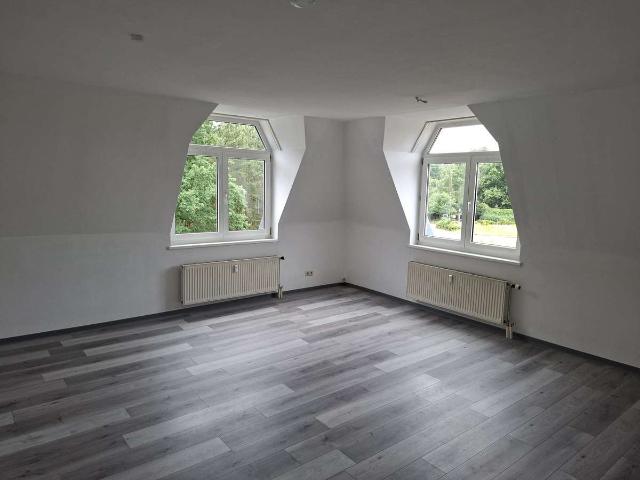 Ruhige 3 Raum Wohnung, 82 m², Balkon ins Grüne – Stellplatz inklusive, mit Umzugsbonus