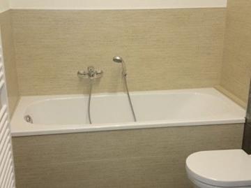 ruhige 3 Raumwohnung mit Balkon, Wanne und Dusche im Erdgeschoss ! Südstadt !