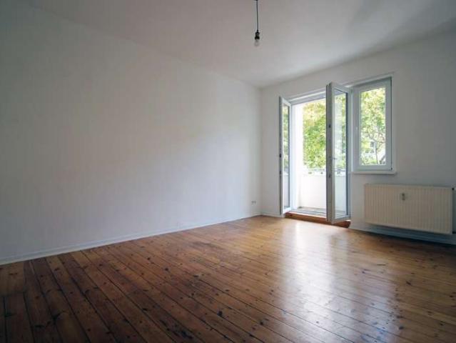 Bezugsfreie 1 Zimmerwohnung, Balkon, EBK in Berlin Adlershof zum Kauf