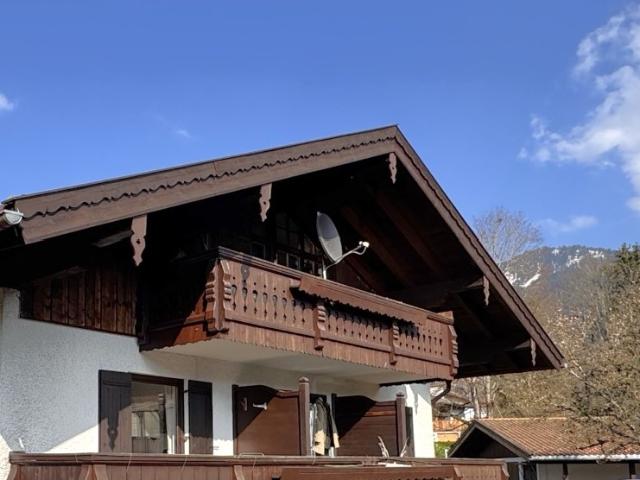 Ruhige 2,5 Zi. Mansarden ETW mit 2 Bergblick Südbalkonen, FBH, Gemeinschafts Garten und Garage