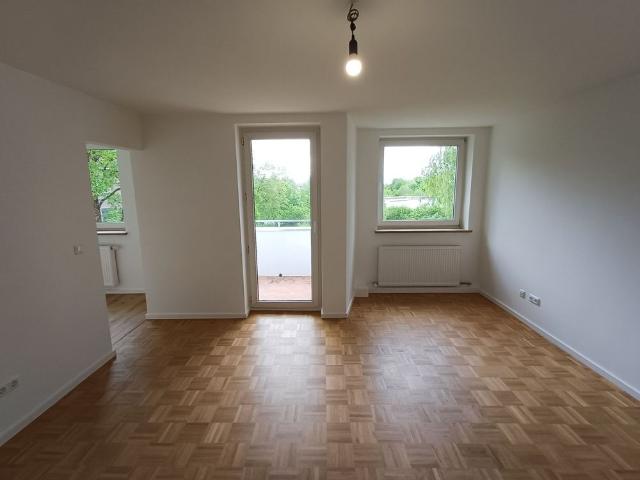 Ruhige 2,5 Zimmer Wohnung mit Balkon in Moosach