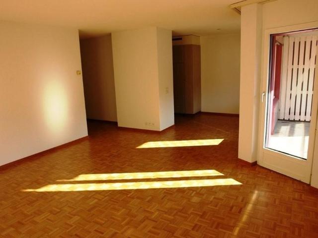 Ruhige 2.5 Zimmer Wohnung in Stallikon