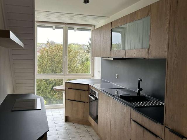 Ruhige 2,5 Zimmer Maisonette Wohnung mit Einbauküche und kleinem Balkon in Östringen