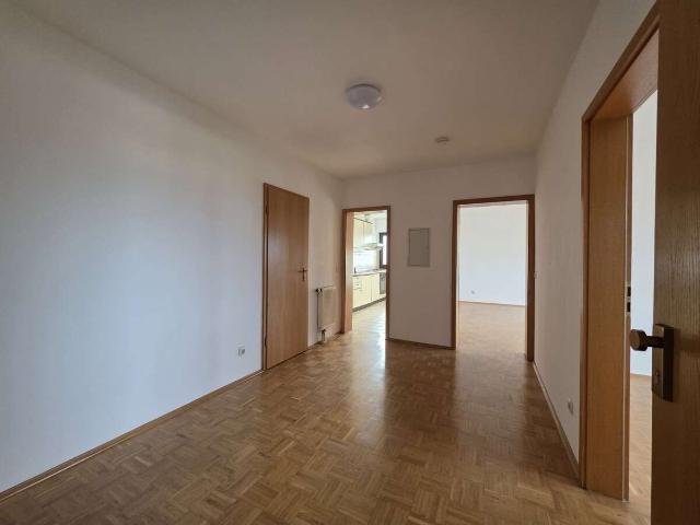 Ruhige 2 Zi. Wohnung im 1. OG mit Balkon und Einbauküche gepflegt und ideal für Singles & Paare