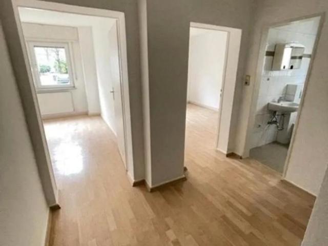 Ruhige 2 Zimmerwohnung im EG, ca. 45 qm, mit Einbauküche