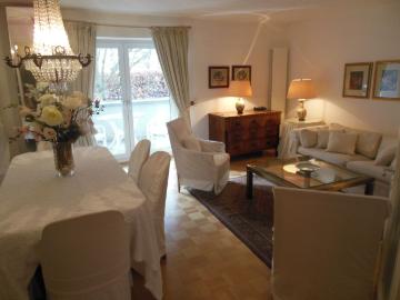 Ruhige 2 Zimmerwohnung in zentraler Lage im Frankfurter Westend mit Balkon, Frankfurt Amsterdam Apartments for Rent