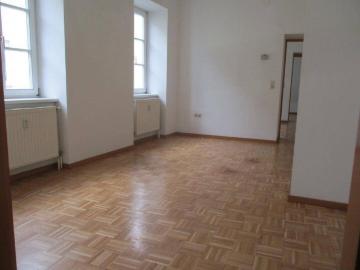 Ruhige 2 Zimmer Altbauwohnung mit Küchenblock im Zentrum von Krieglach zu mieten !