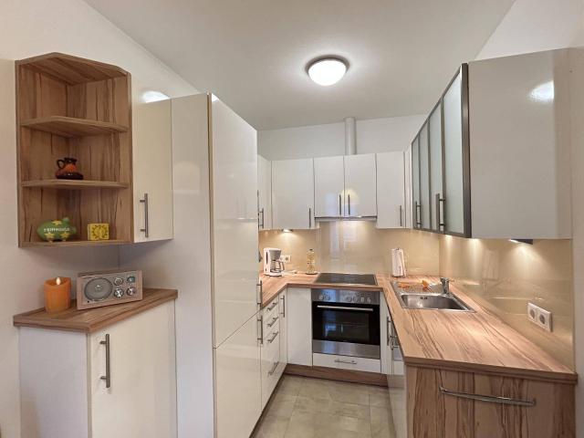 Sehr gepflegte 2 Zimmer Balkonwohnung, in ruhiger hofseitiger Lage!