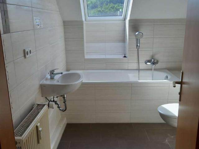 ruhige 2 Zimmer Dachgeschoss Wohnung Ideal für Singles