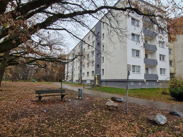 Ruhige 2 Zimmer Erdgeschosswohnung mit Dusche und Balkon ab 15. August 2026