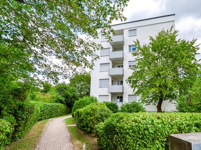 Ruhige 2 Zimmer Wohnung mit Balkon, Aufzug und Garage!